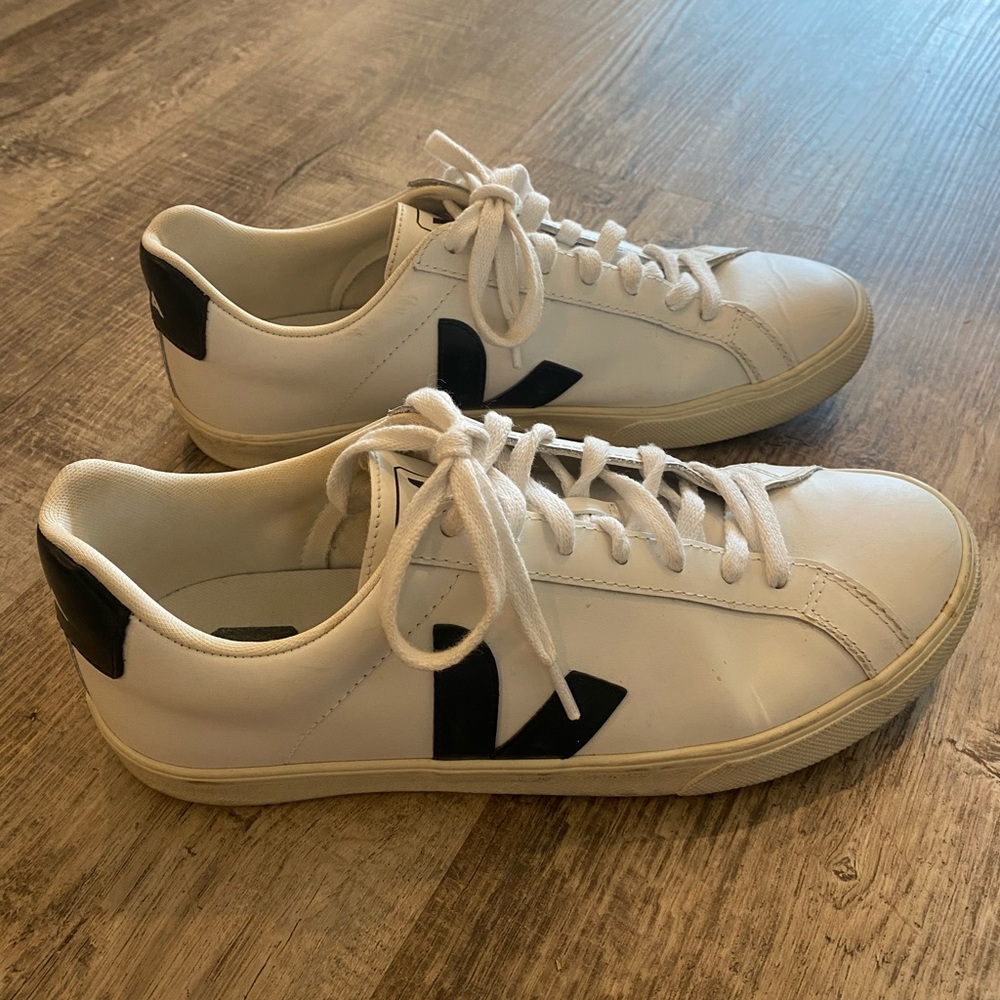 Women’s Black Veja